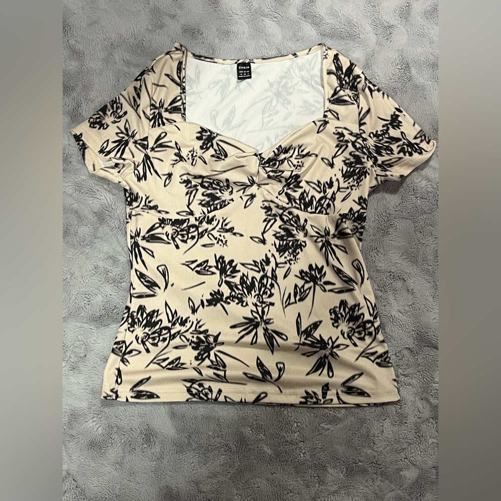 4/$25 SHEIN Women's Beige Floral Print Ribbed Top